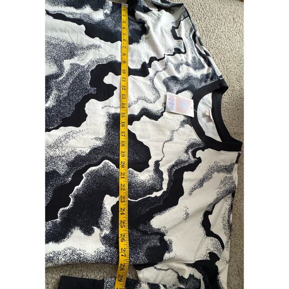 LuLaRoe TORRIE V-Neck Relaxed Fit Sweater 3XL Gray & Black Aztec New With Tags - Picture 7 of 8